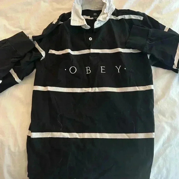 Obey button down - Picture 2 of 3